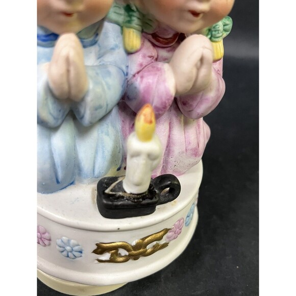 Vtg Boy & Girl Praying by Candle Musical Box Figurine Plays Brahm's Lullab Video - Picture 4 of 9